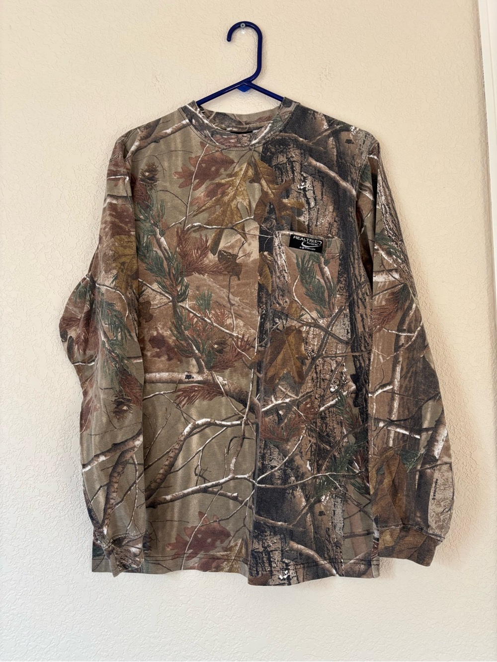 Realtree Pro Series long sleeve shirt with camouflage pattern size S